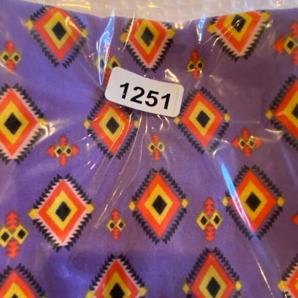 1251 LuLaRoe Leggings Size OS Purple Black Diamond Abstract Print New - Picture 4 of 4